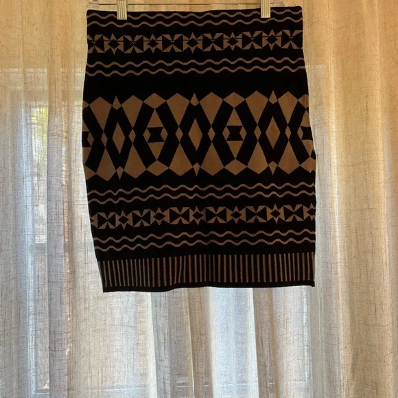 Krimson Klover Black and Tan Patterned Knit Skirt - Picture 2 of 5